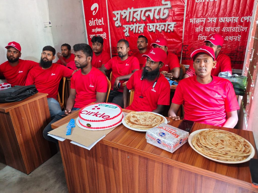 সার্কেল-এর নতুন যাত্রার সূচনা: সকল ফাইটারদের নিয়ে কেক কেটে আনন্দ উদযাপন সার্কেল-এর নতুন যাত্রার সূচনা: সকল ফাইটারদের নিয়ে কেক কেটে আনন্দ উদযাপন